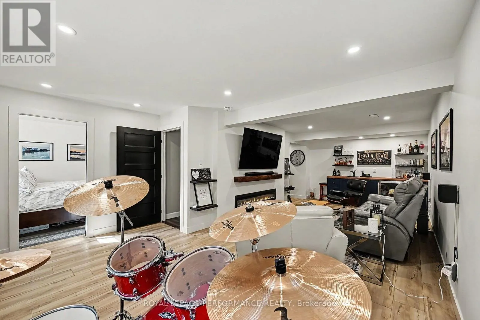234 BELLWOOD DRIVE