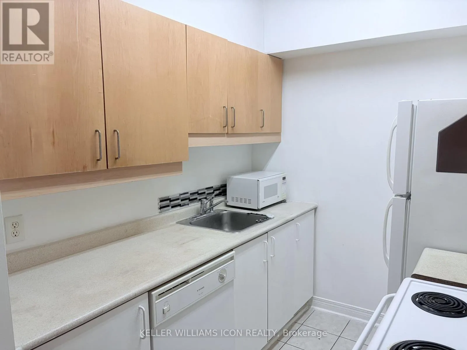 105 - 429 SOMERSET STREET W