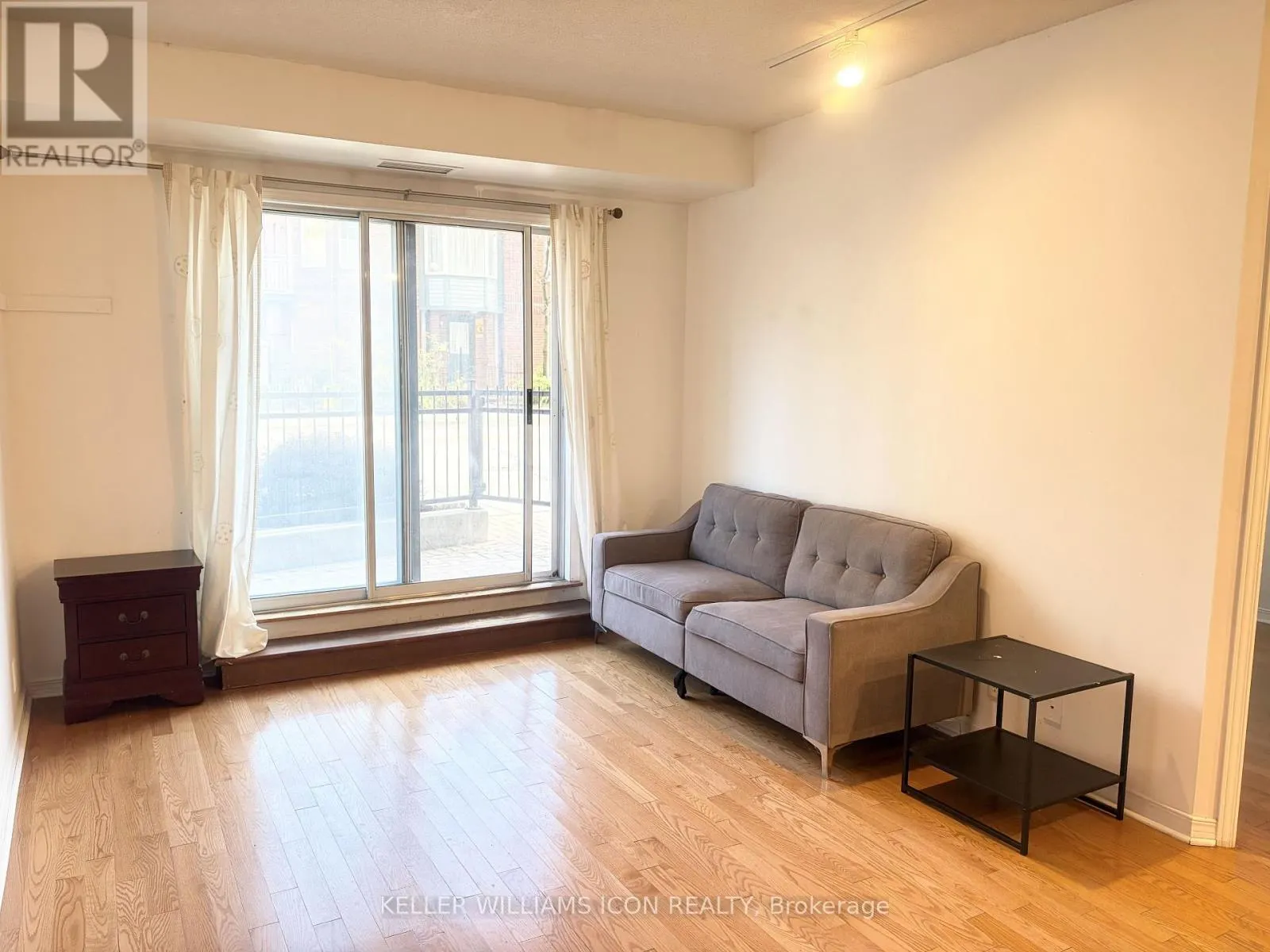 105 - 429 SOMERSET STREET W