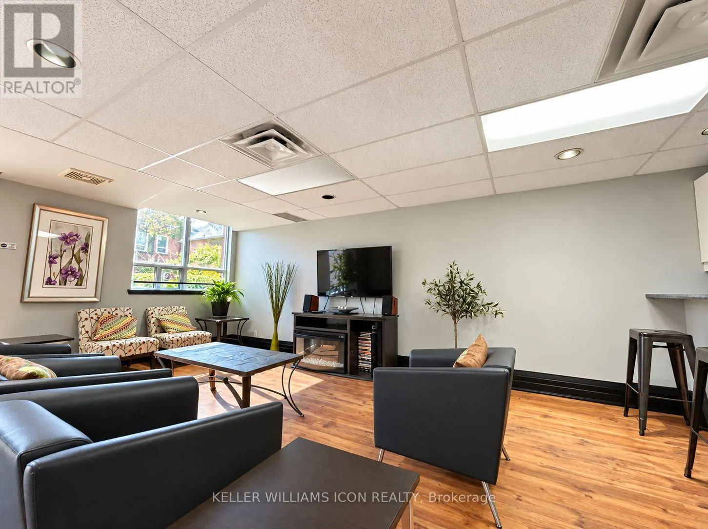 105 - 429 SOMERSET STREET W