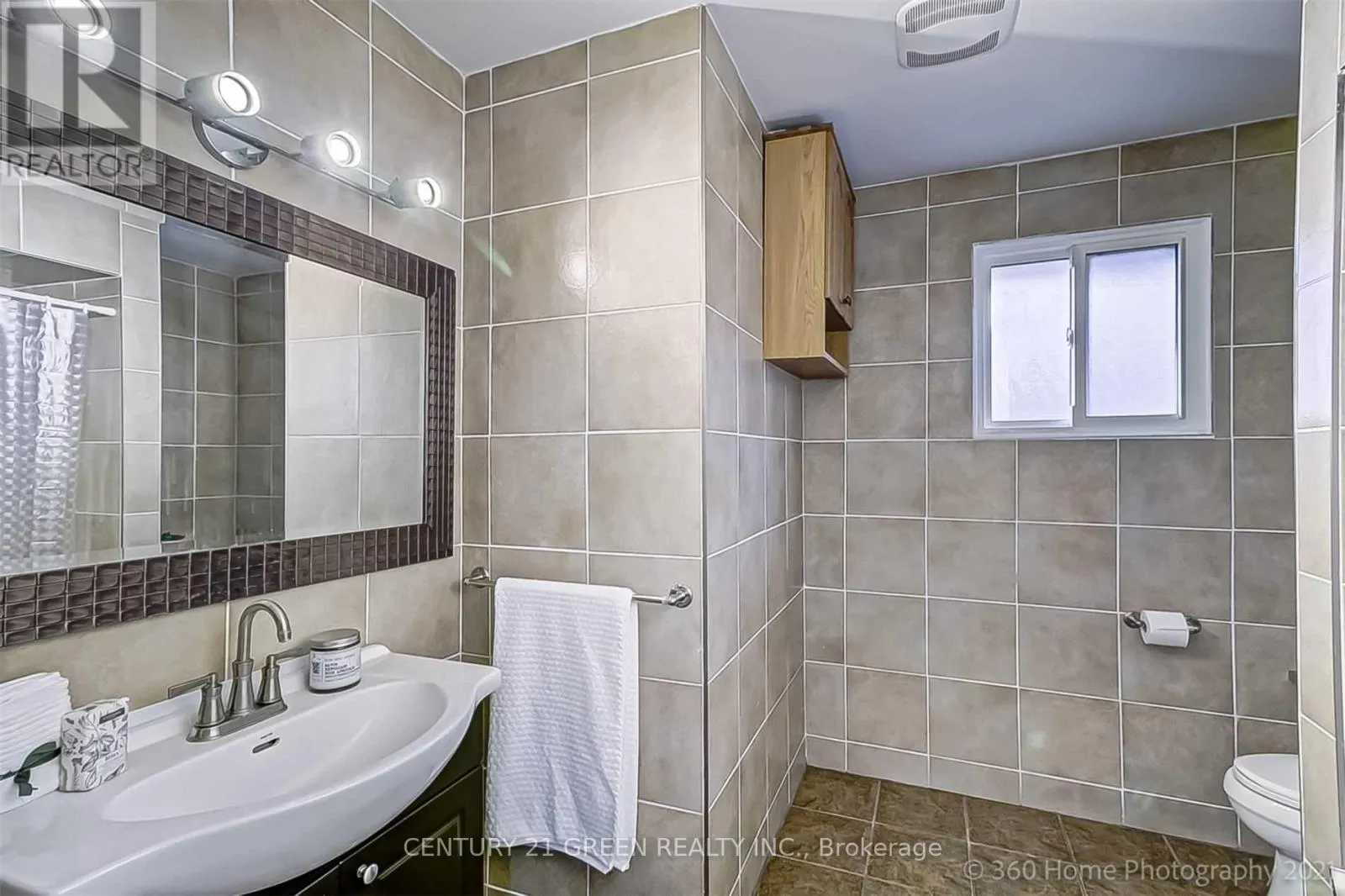 MAIN - 33 GARVEY CRESCENT