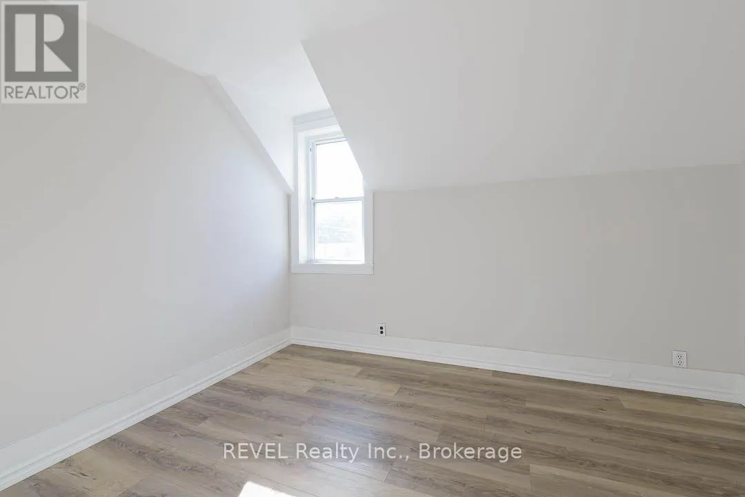 389 GLENDALE AVENUE