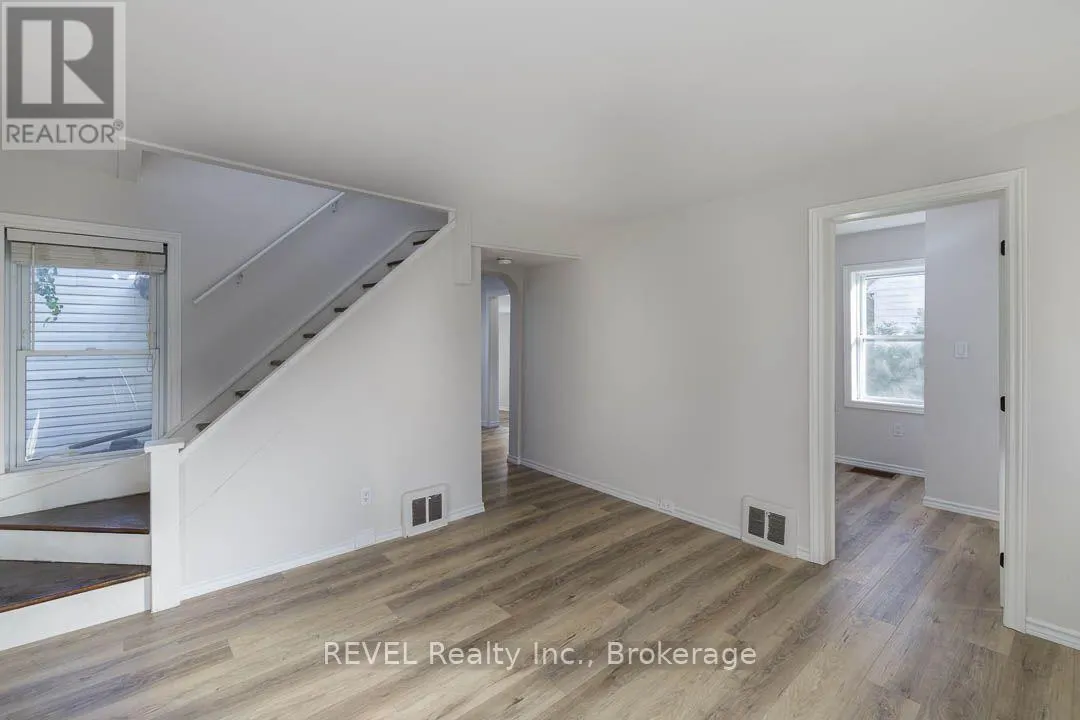 389 GLENDALE AVENUE