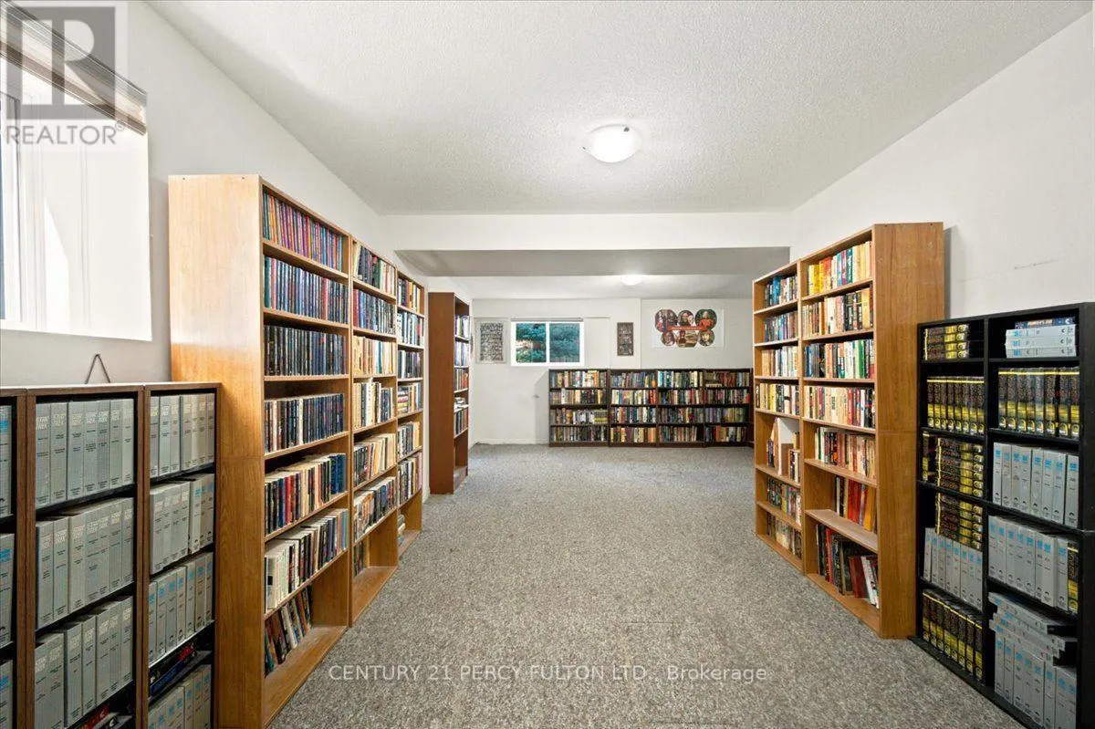 111 WHITE DRIVE