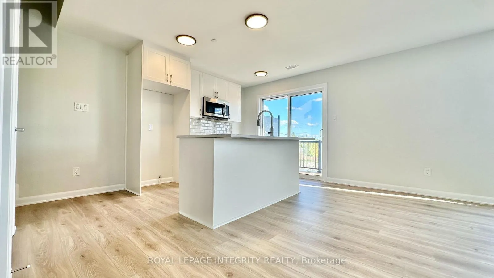 22 - 1001 GLENROY GILBERT DRIVE