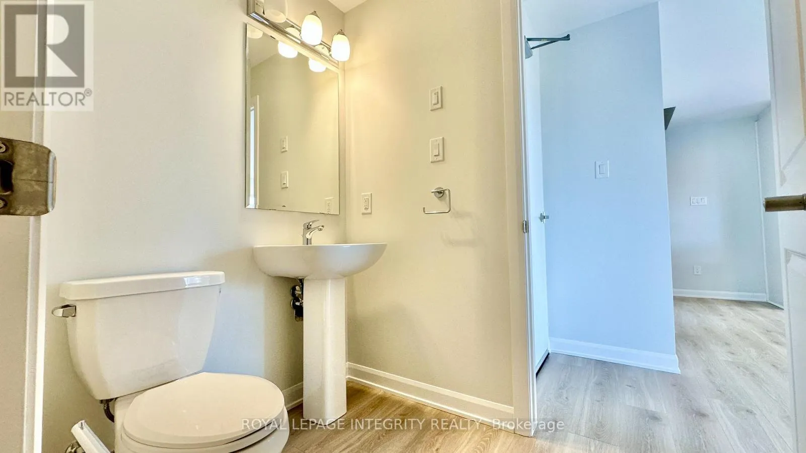22 - 1001 GLENROY GILBERT DRIVE