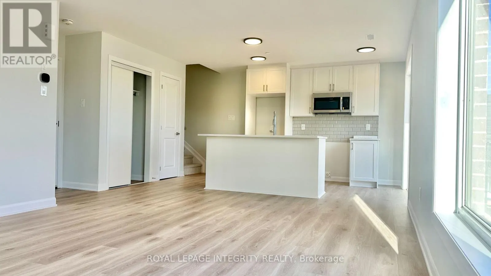 22 - 1001 GLENROY GILBERT DRIVE