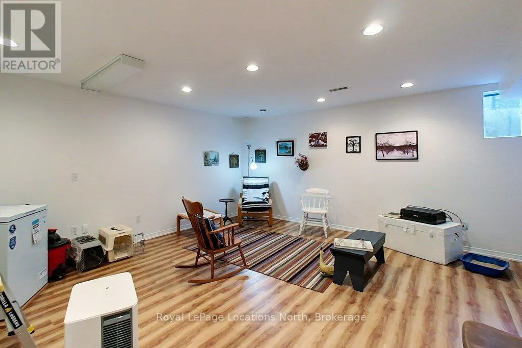 2 - 83 VICTORIA STREET #2