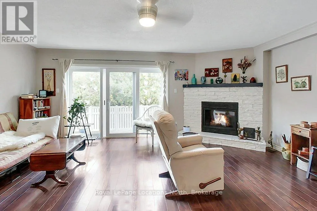 2 - 83 VICTORIA STREET #2