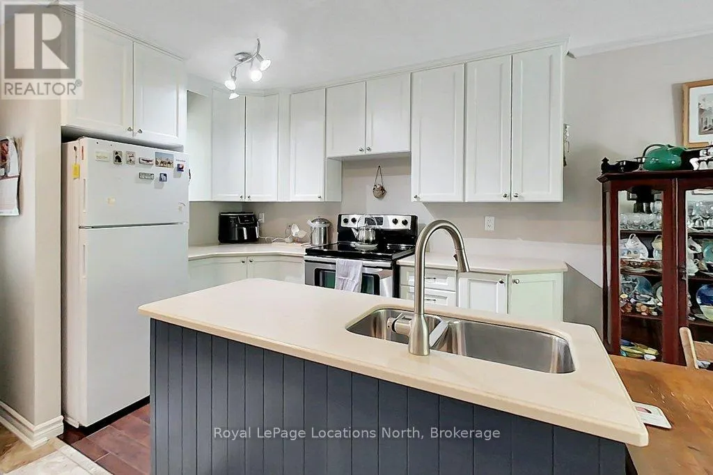 2 - 83 VICTORIA STREET #2