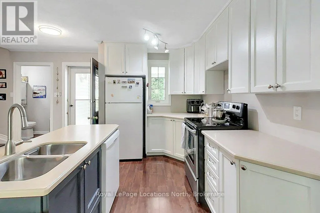 2 - 83 VICTORIA STREET #2