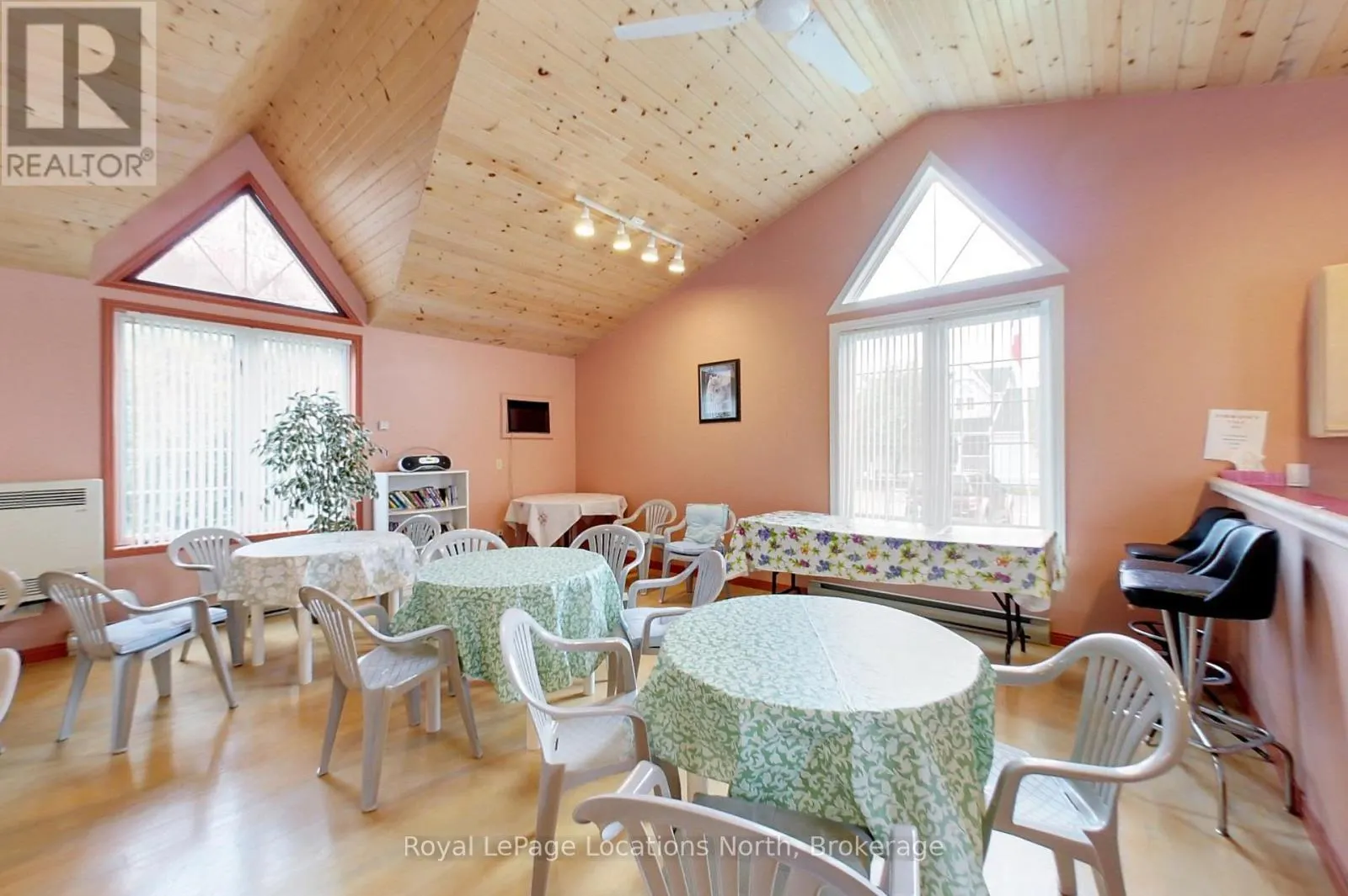 2 - 83 VICTORIA STREET #2
