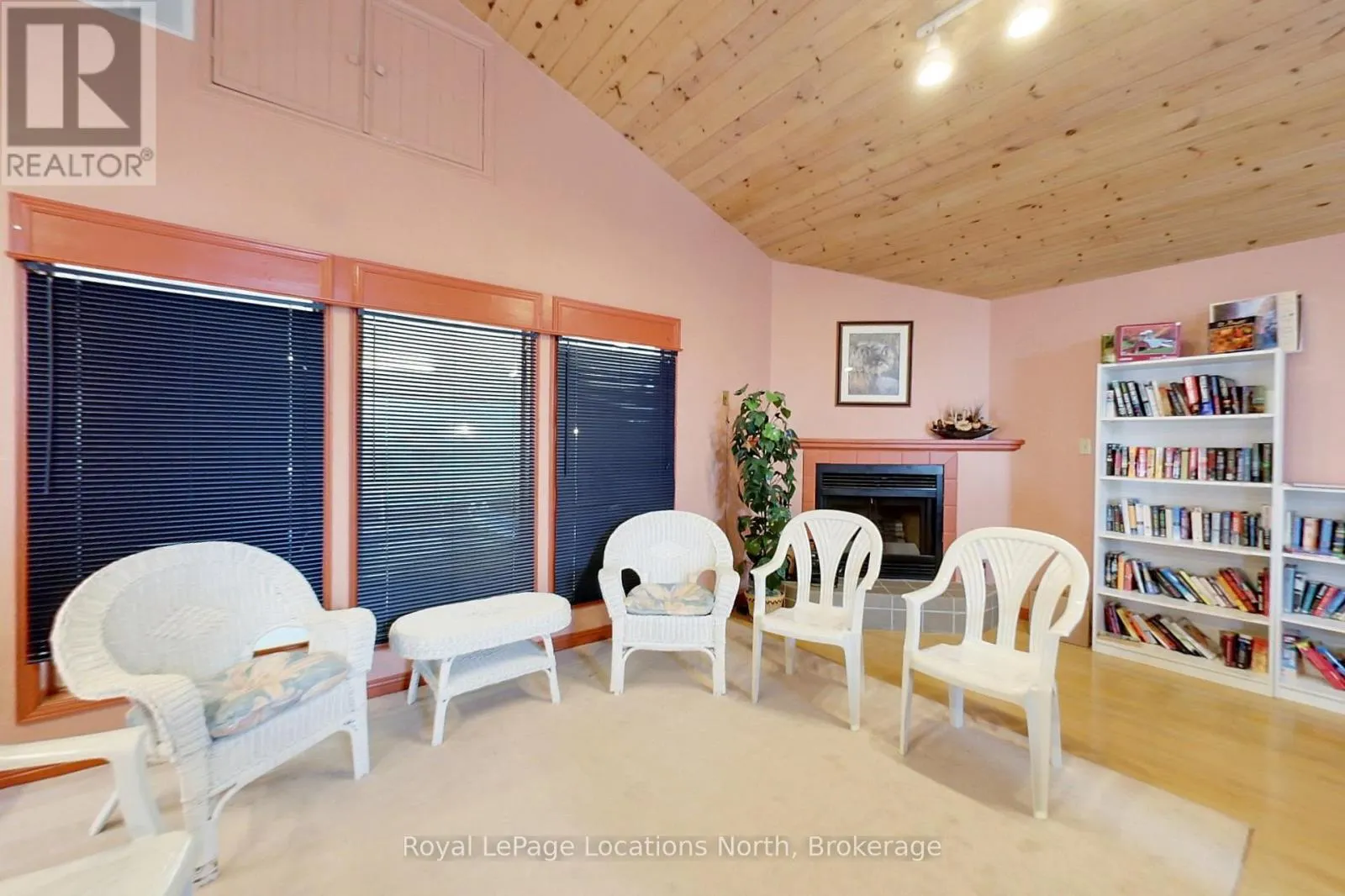2 - 83 VICTORIA STREET #2