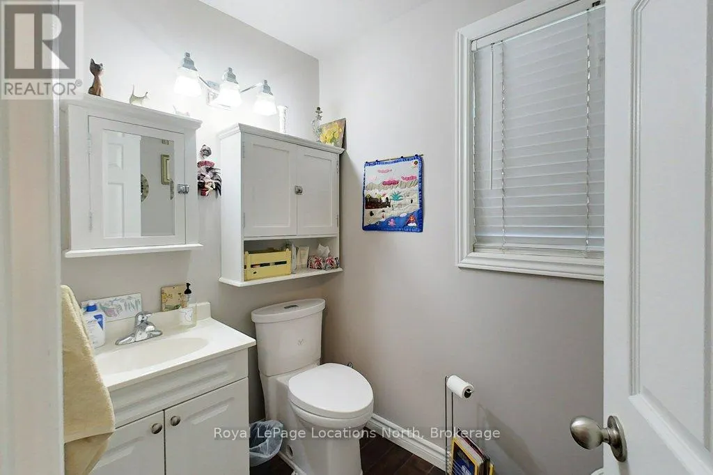 2 - 83 VICTORIA STREET #2