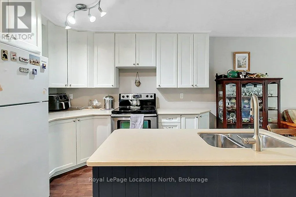 2 - 83 VICTORIA STREET #2