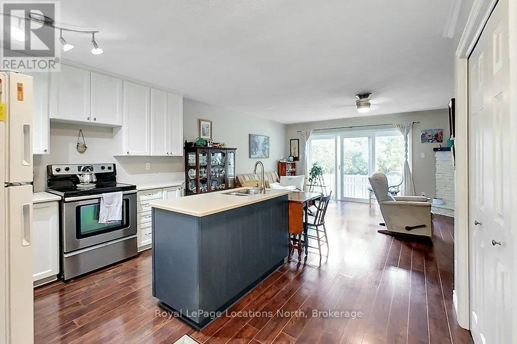 2 - 83 VICTORIA STREET #2