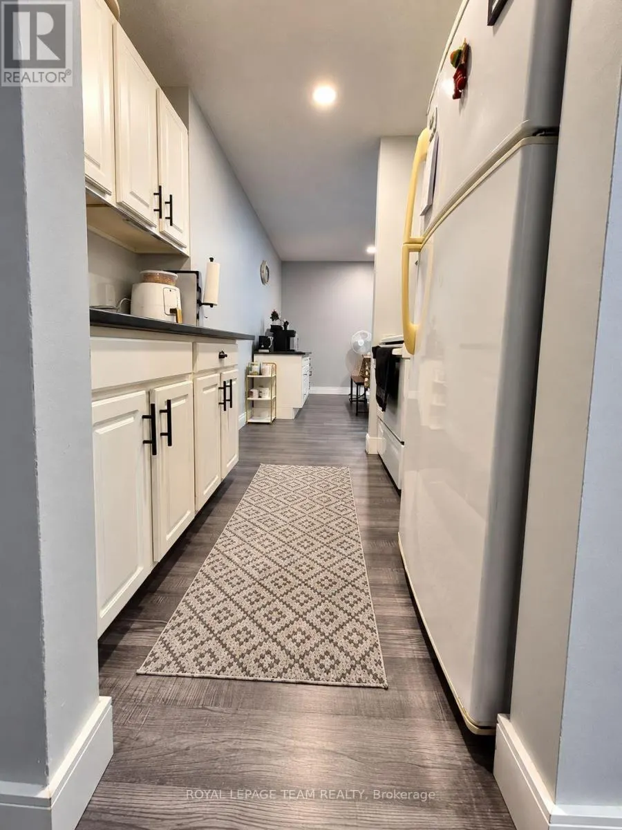 1 - 825 MACODRUM DRIVE