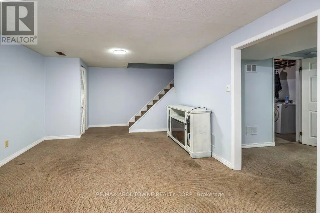 4 GLAMIS COURT