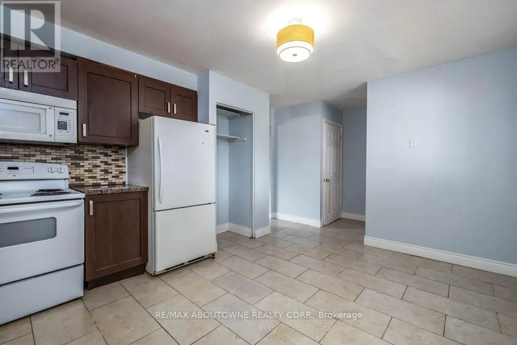 4 GLAMIS COURT