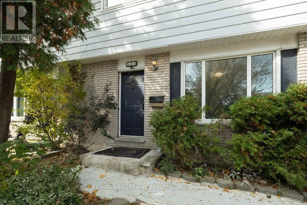 4 GLAMIS COURT