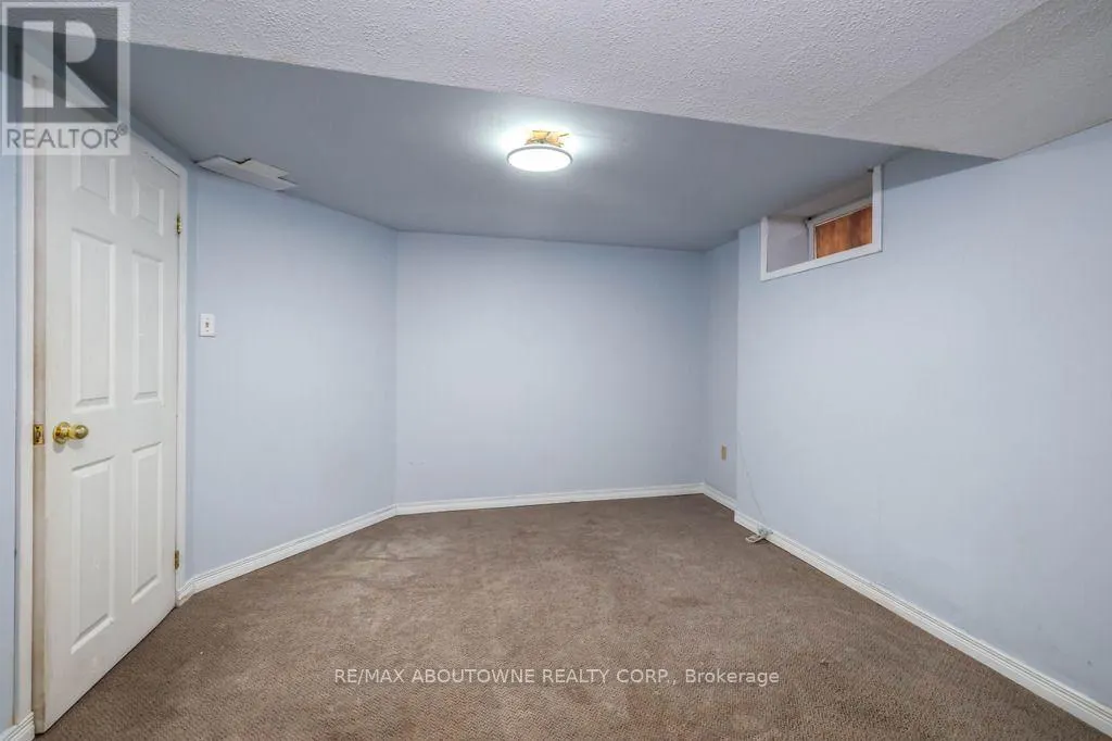 4 GLAMIS COURT