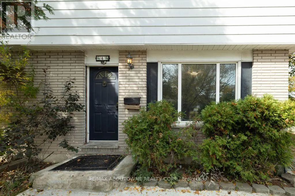 4 GLAMIS COURT