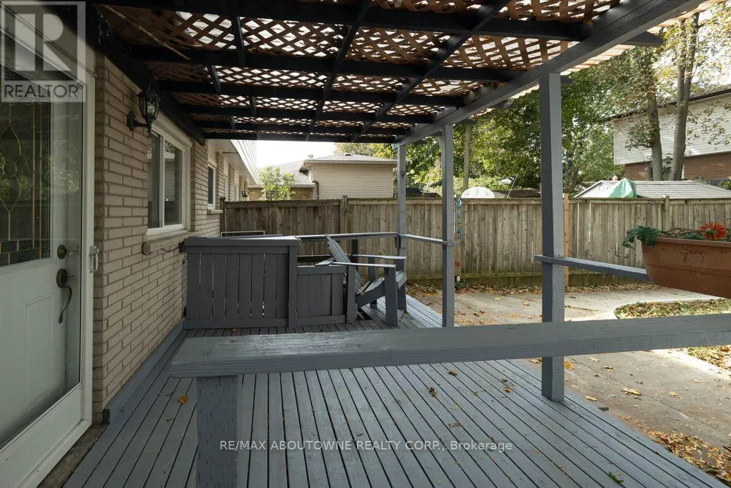 4 GLAMIS COURT
