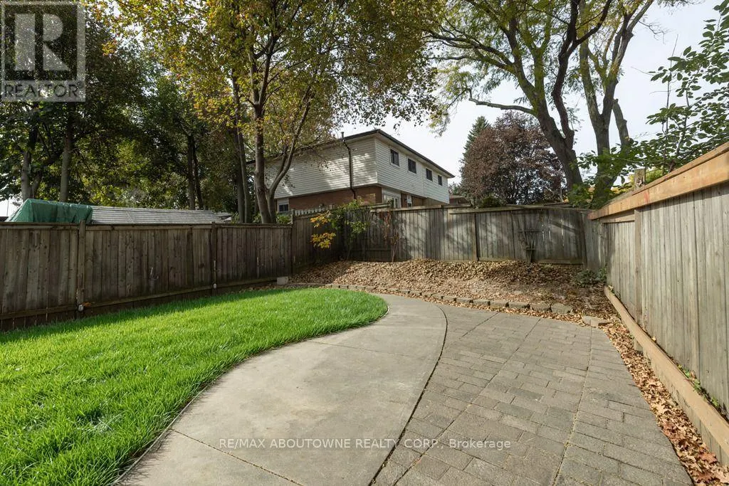 4 GLAMIS COURT