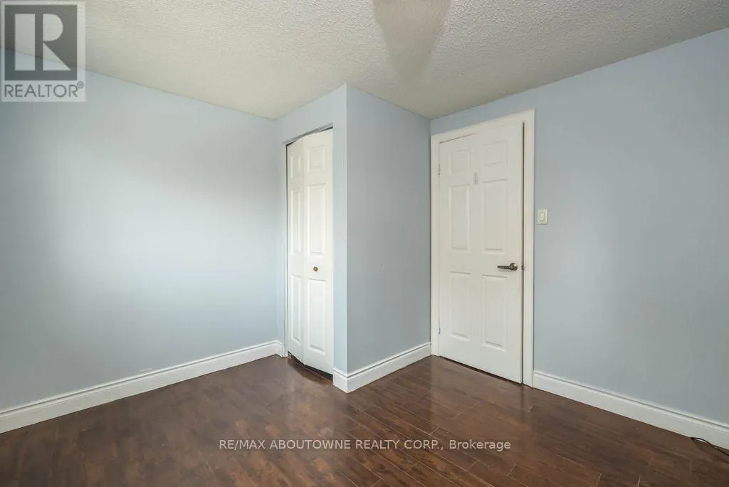 4 GLAMIS COURT