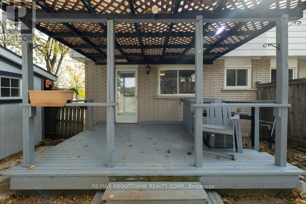 4 GLAMIS COURT