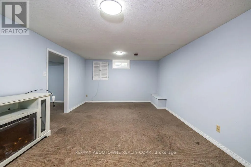 4 GLAMIS COURT