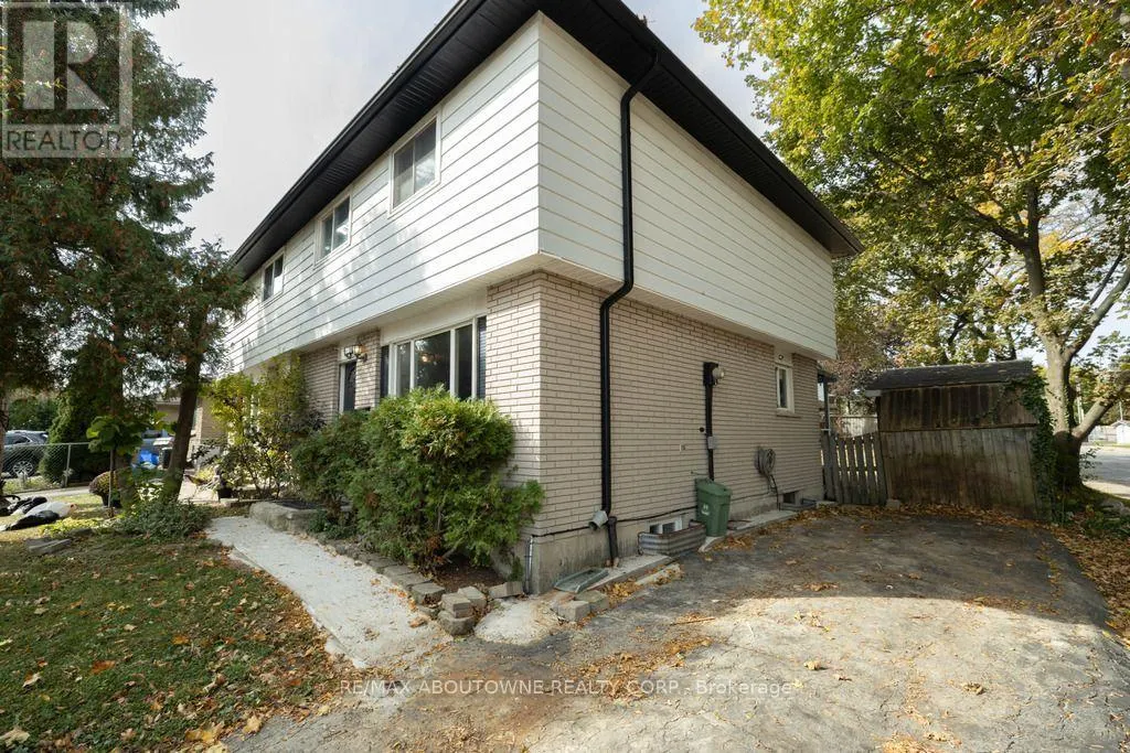 4 GLAMIS COURT