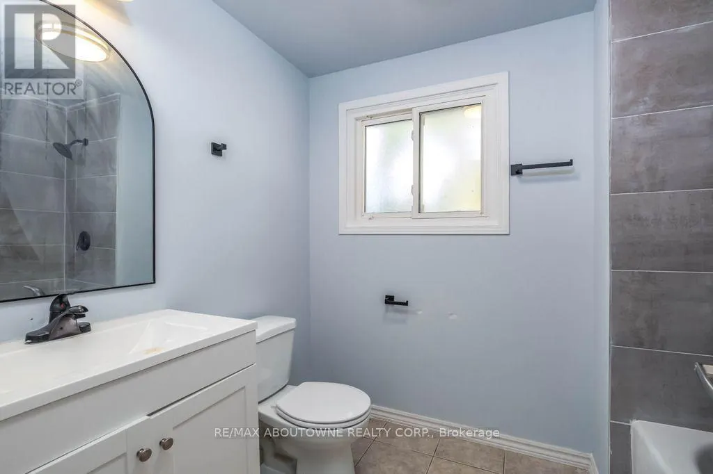 4 GLAMIS COURT