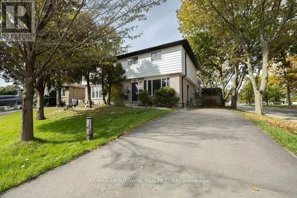 4 GLAMIS COURT