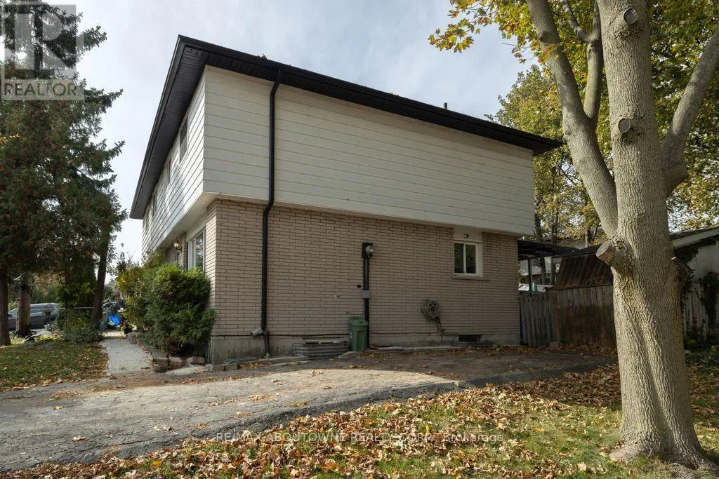 4 GLAMIS COURT