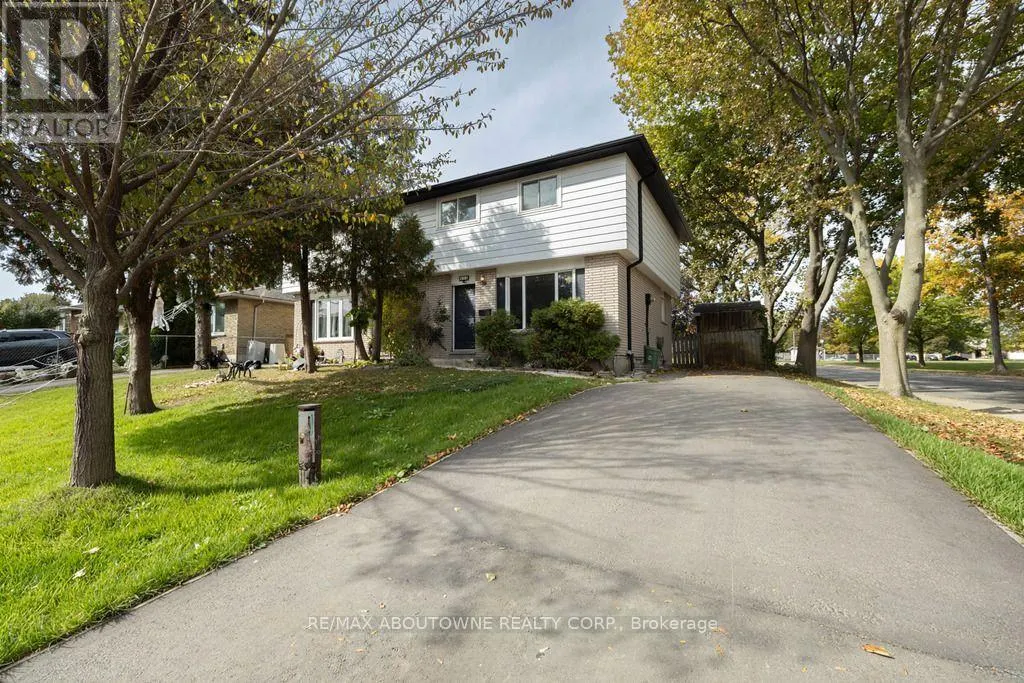 4 GLAMIS COURT