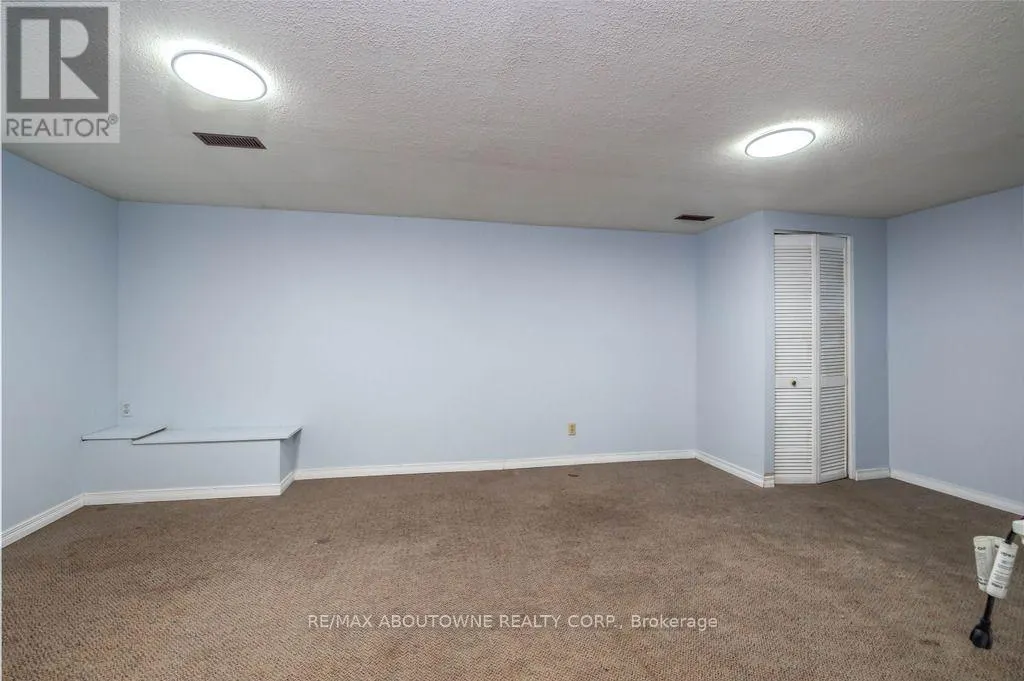 4 GLAMIS COURT