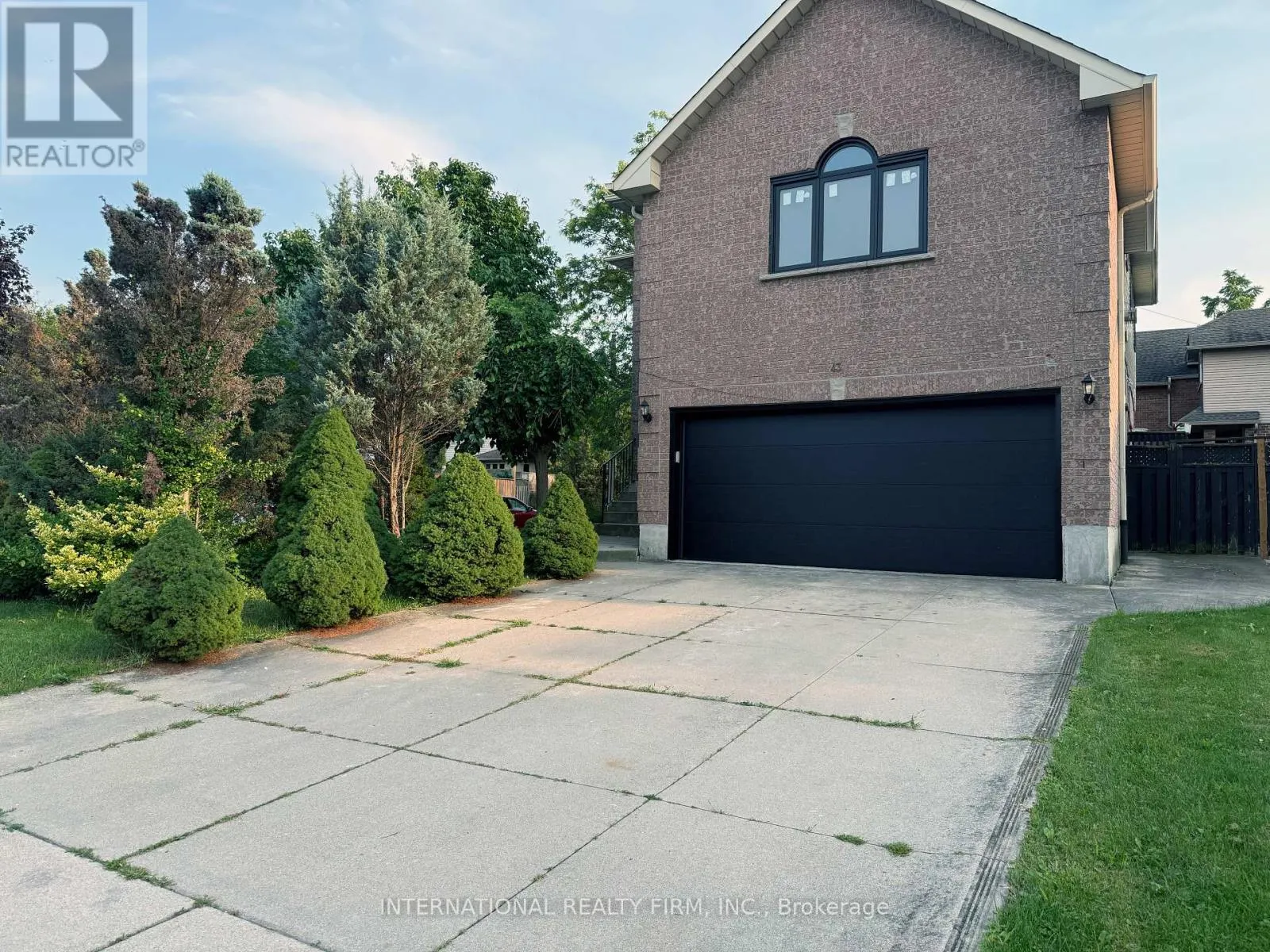 43 FALCONRIDGE DRIVE