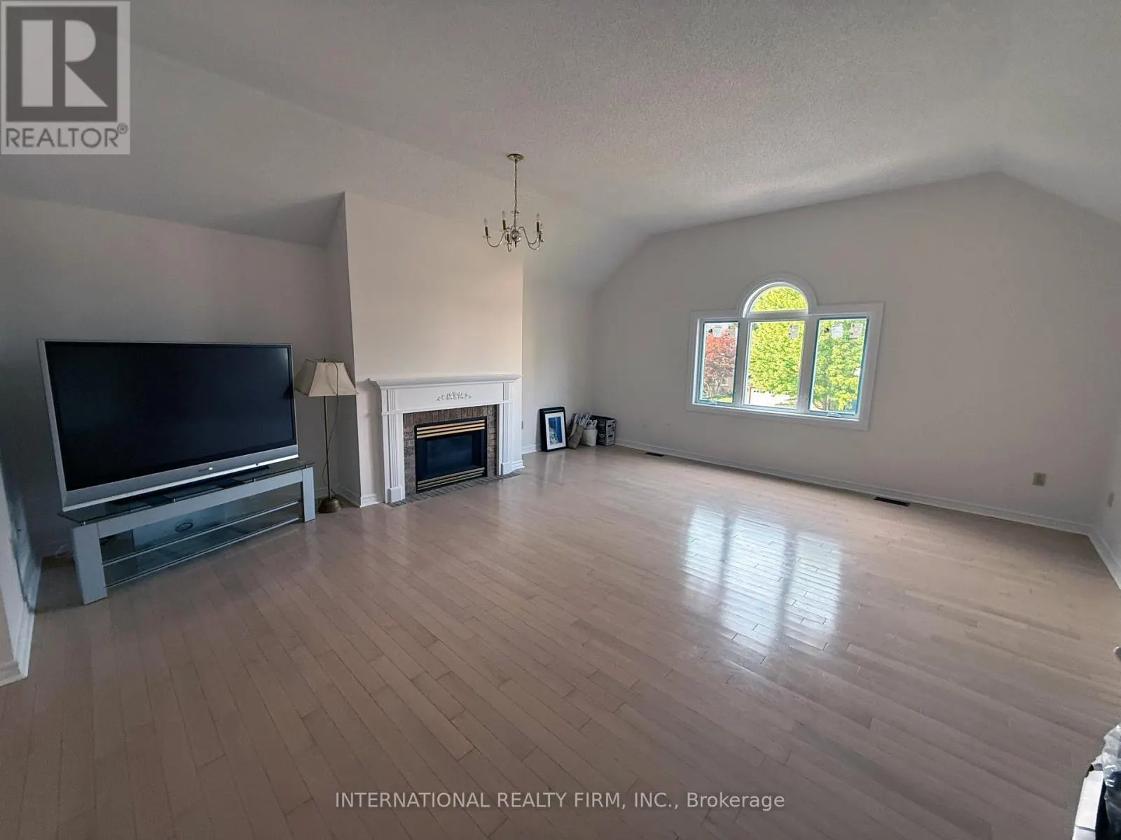 43 FALCONRIDGE DRIVE
