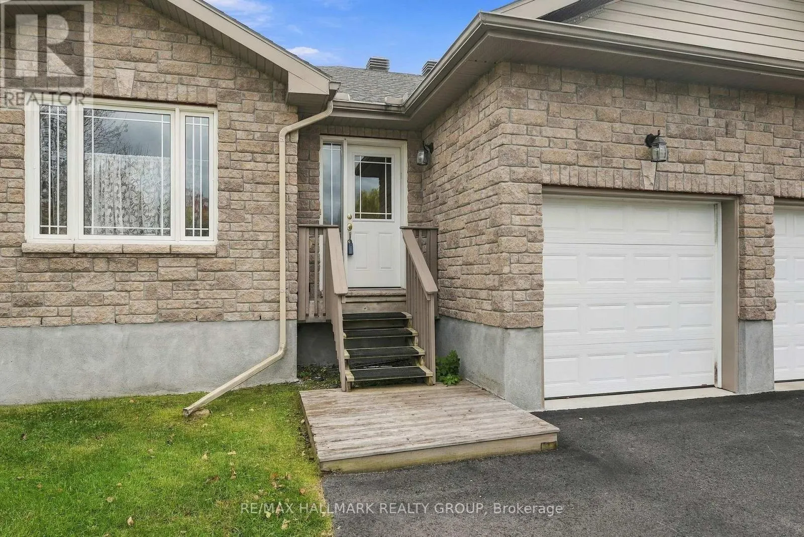 12 RED OAK DRIVE