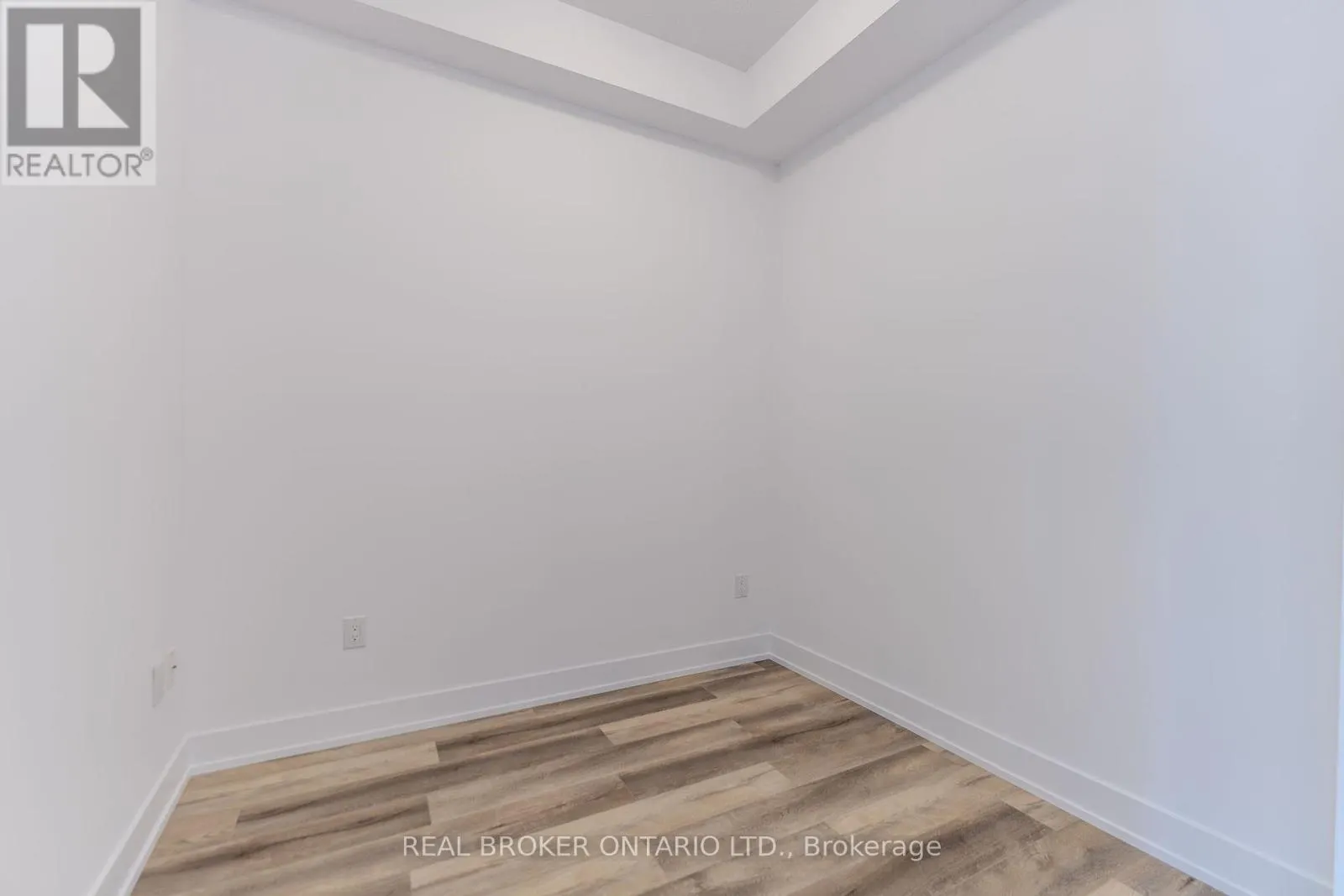 1213 - 470 DUNDAS STREET E
