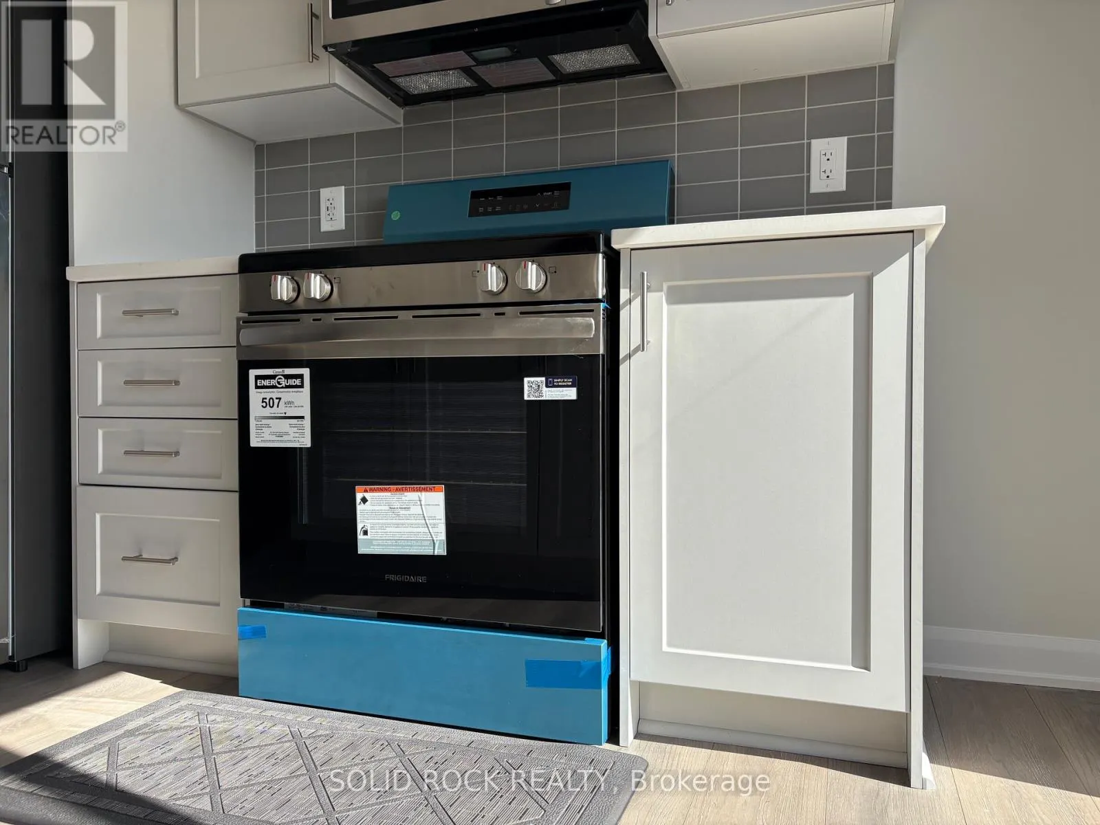 18 - 1001 GLENROY GILBERT DRIVE