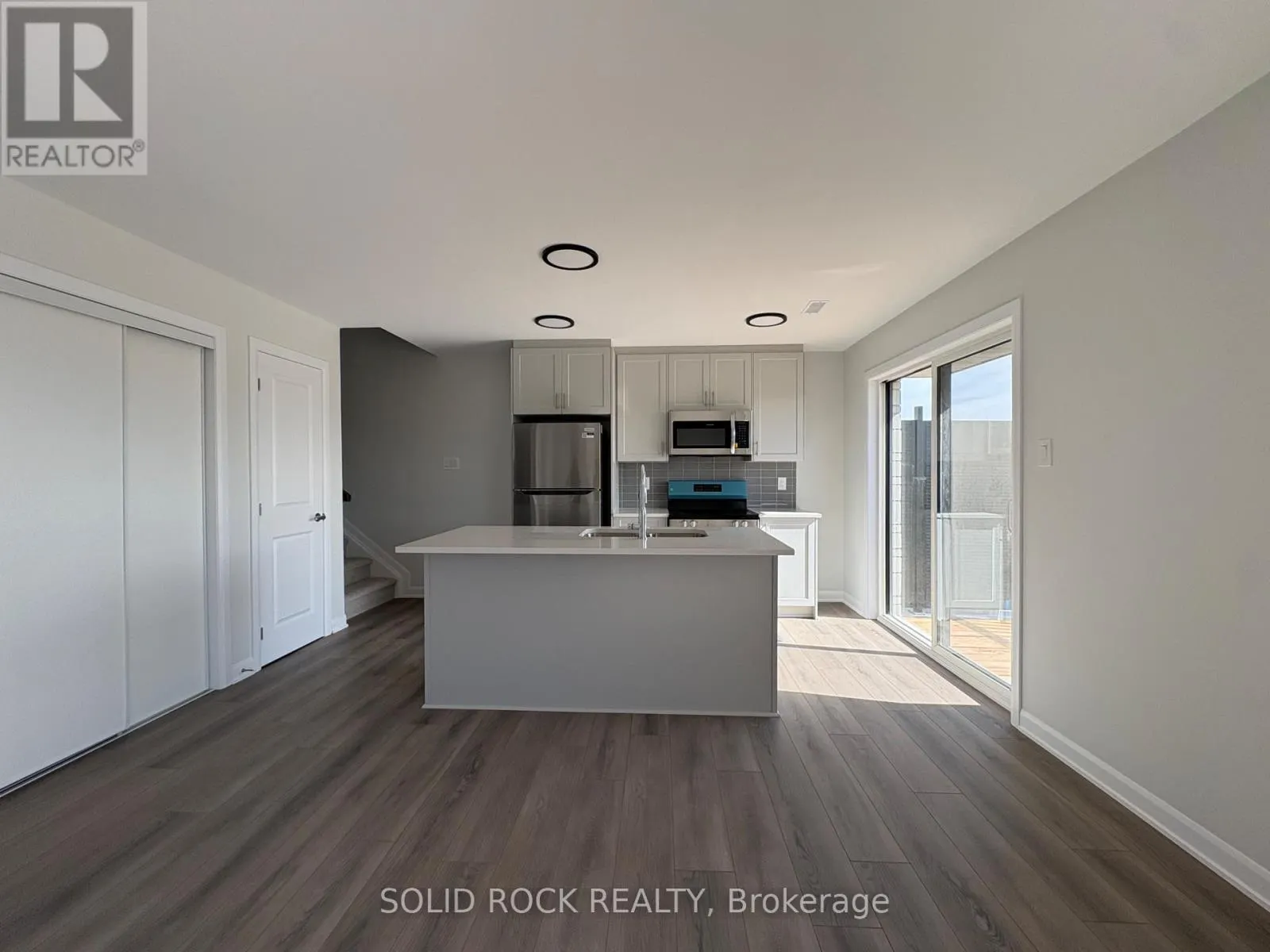 18 - 1001 GLENROY GILBERT DRIVE