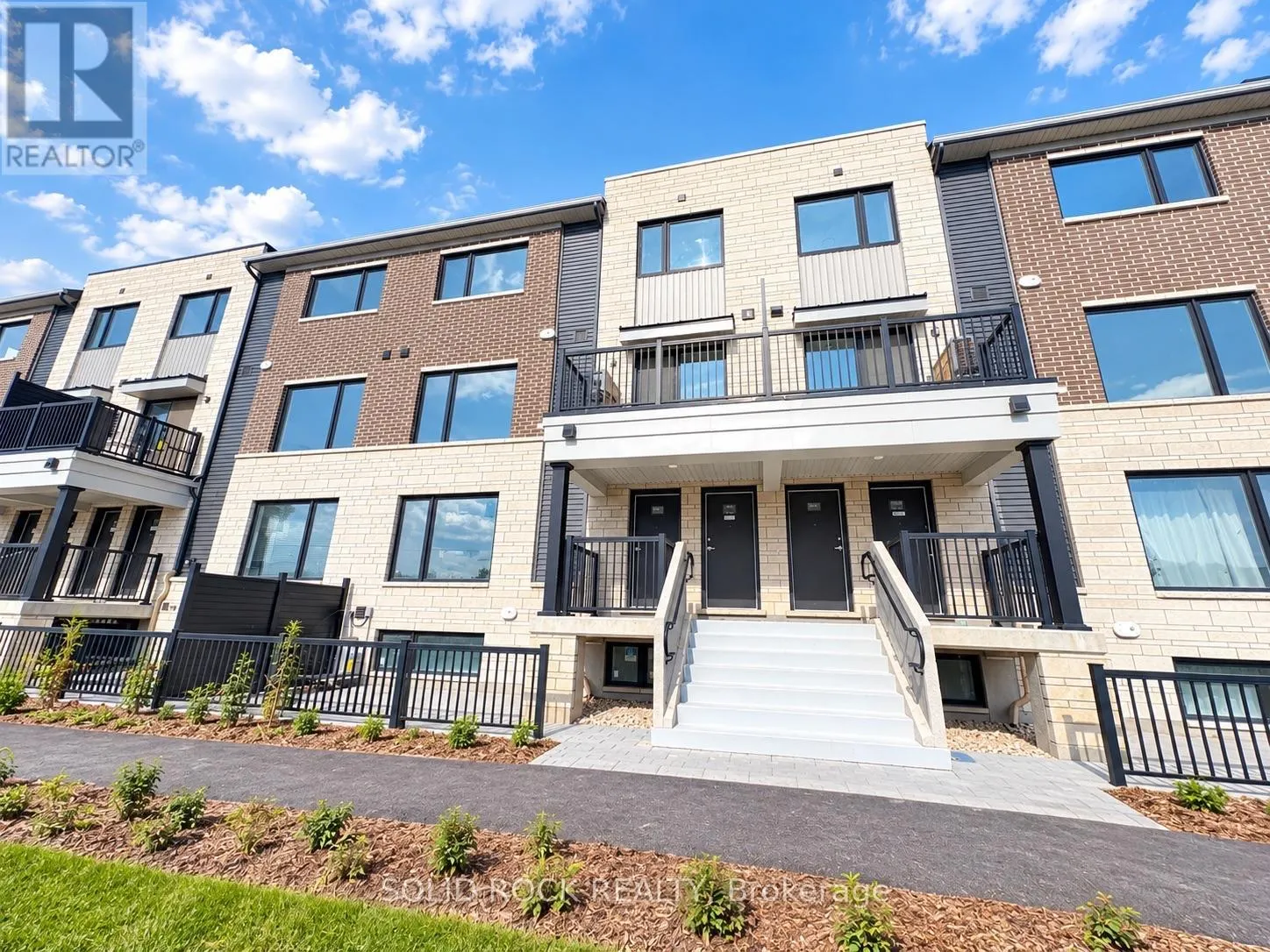 18 - 1001 GLENROY GILBERT DRIVE