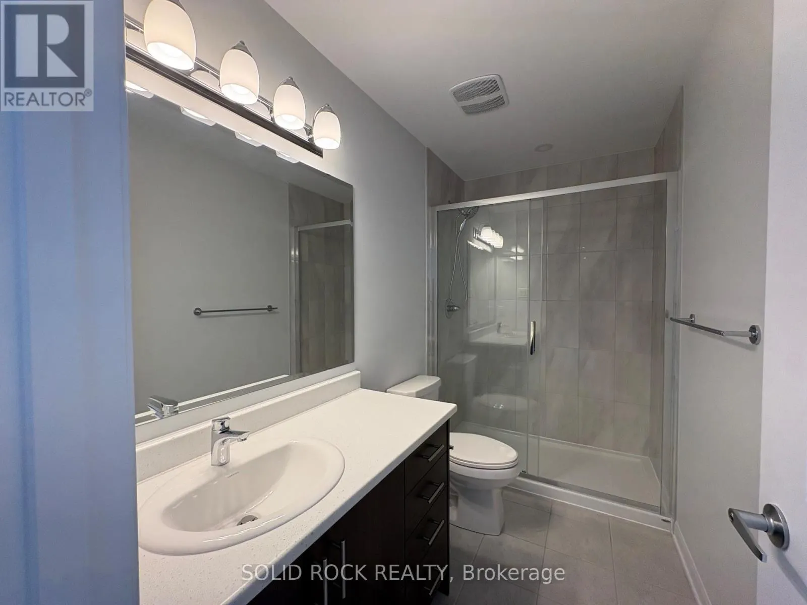 18 - 1001 GLENROY GILBERT DRIVE