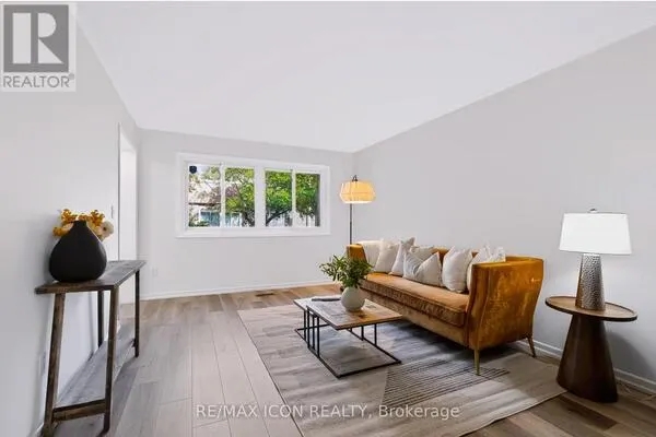 102 - 121 UNIVERSITY AVENUE E