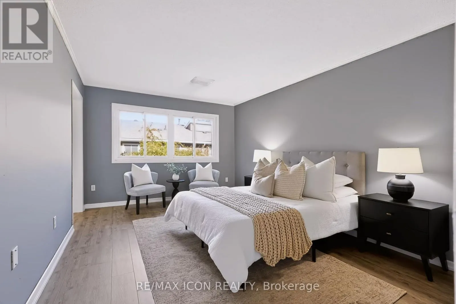 102 - 121 UNIVERSITY AVENUE E