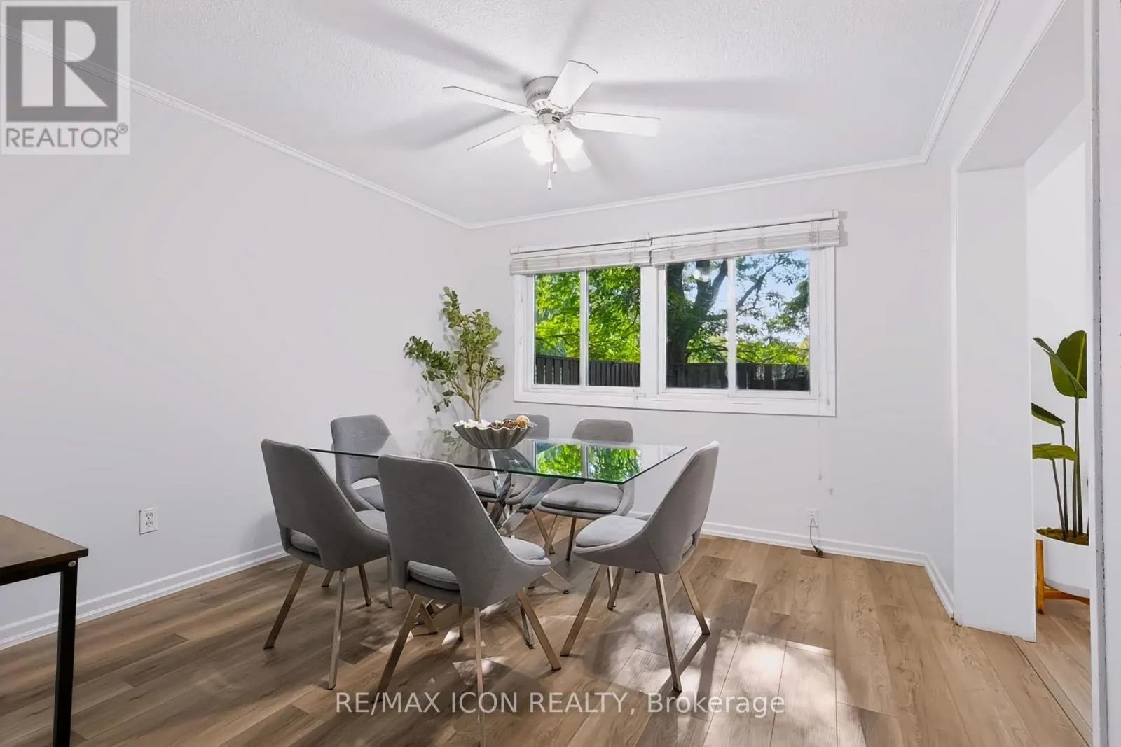 102 - 121 UNIVERSITY AVENUE E