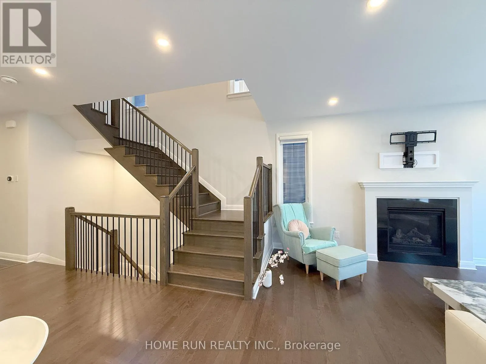 322 LYSANDER PLACE
