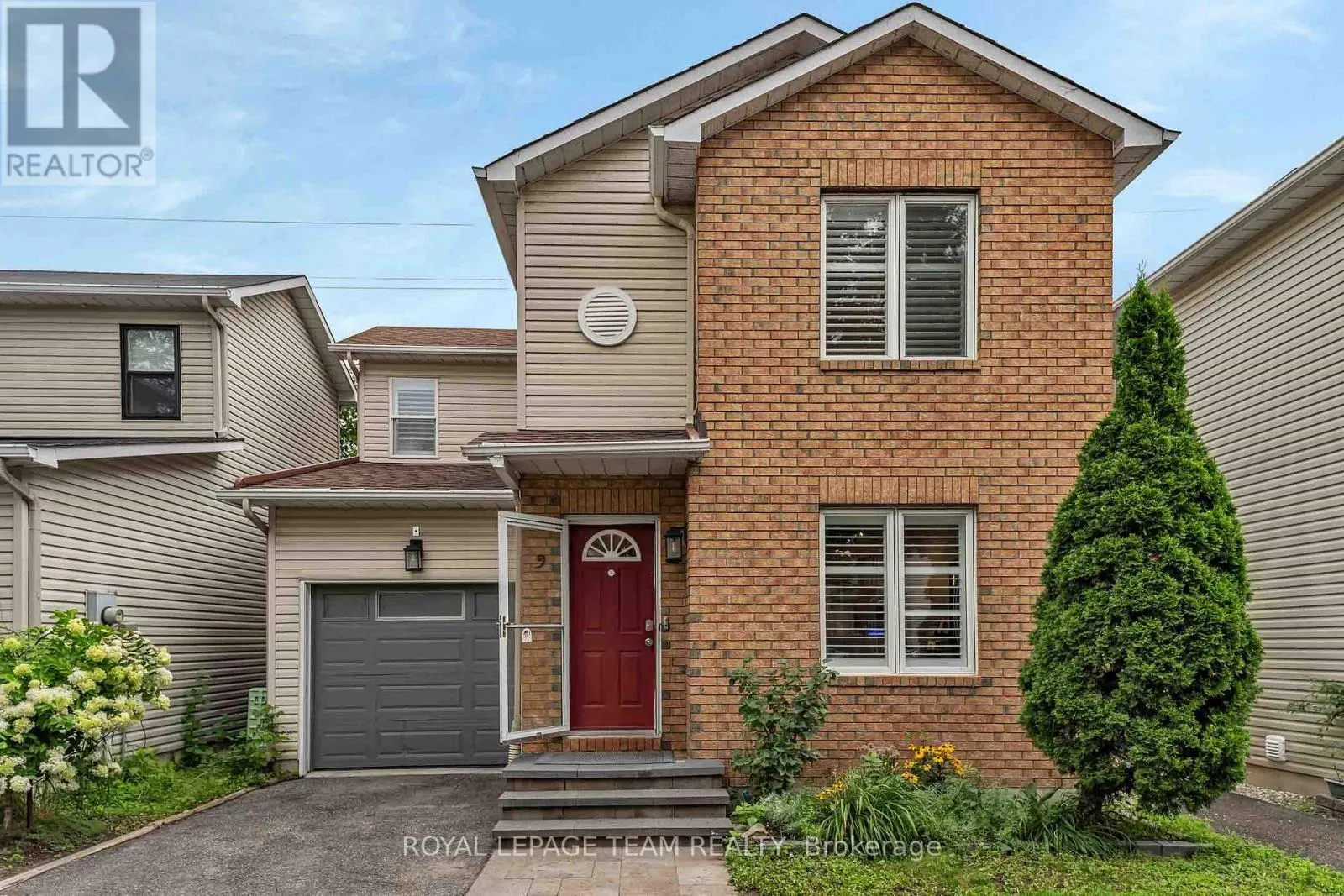 9 - 583 TWEEDSMUIR AVENUE